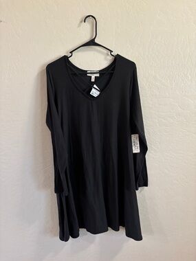 Derek Heart PLUS Black V-Neck Plus Size Top